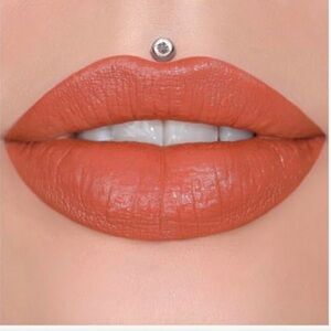 LIBRA LYNN Jeffree Star Velvet Trap